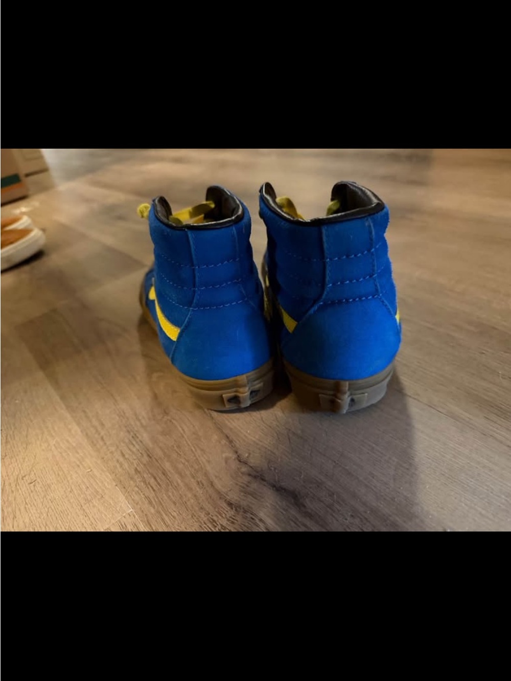 Custom Vans - Picture 4 of 4